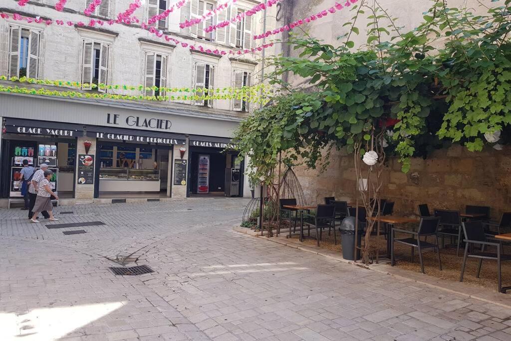Superbe Loft T4 De 96 M2 Au Coeur Perigueux Apartment Luaran gambar